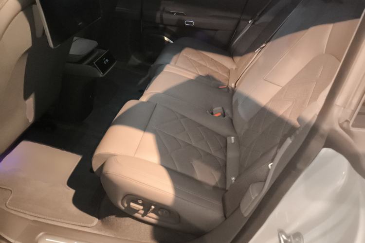 Used Nio ET7 2024 100kWh Executive Signature Edition Interior 4