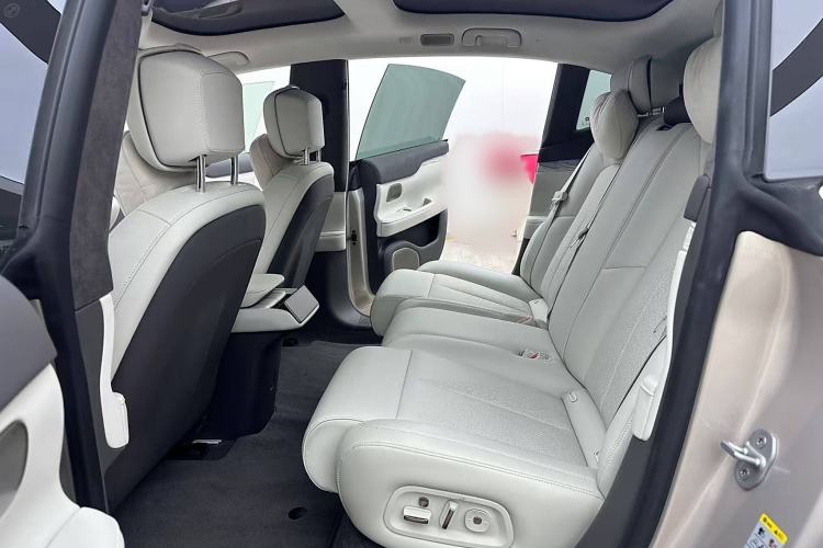 Used Nio ET7 2024 75 kWh Executive Edition Interior 4