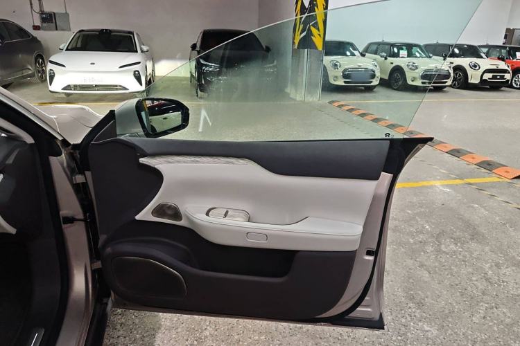 Used Nio ET7 2024 75 kWh Executive Edition Interior 5