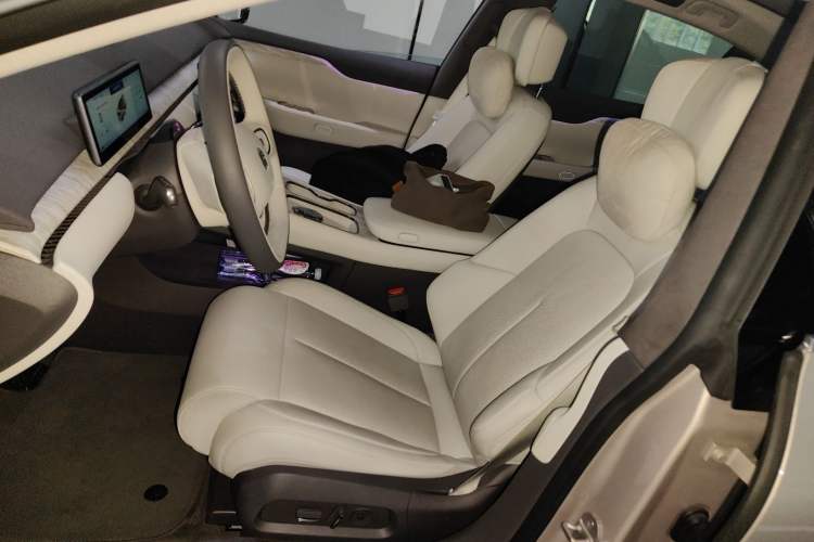Used Nio ET7 2024 100kWh Executive Edition Left Front Seat