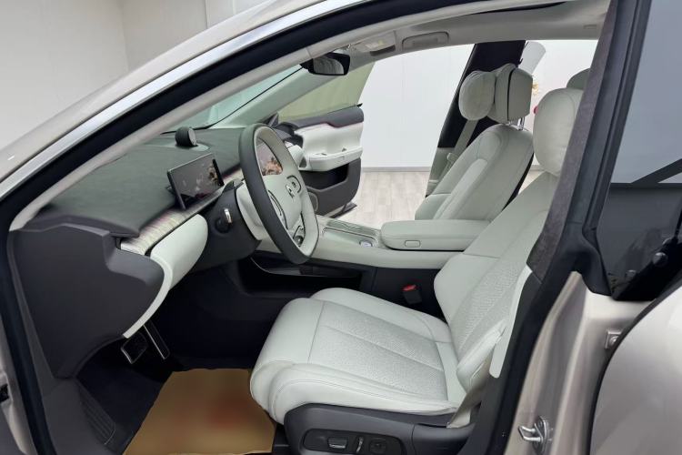 Used Nio ET7 2024 75 kWh Executive Edition Left Front Seat