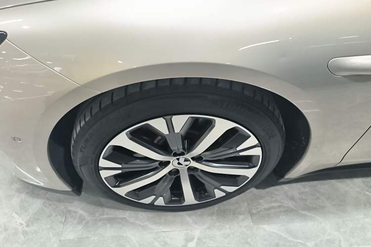 Used Nio ET7 2024 75 kWh Executive Edition Left Front Wheel Hub