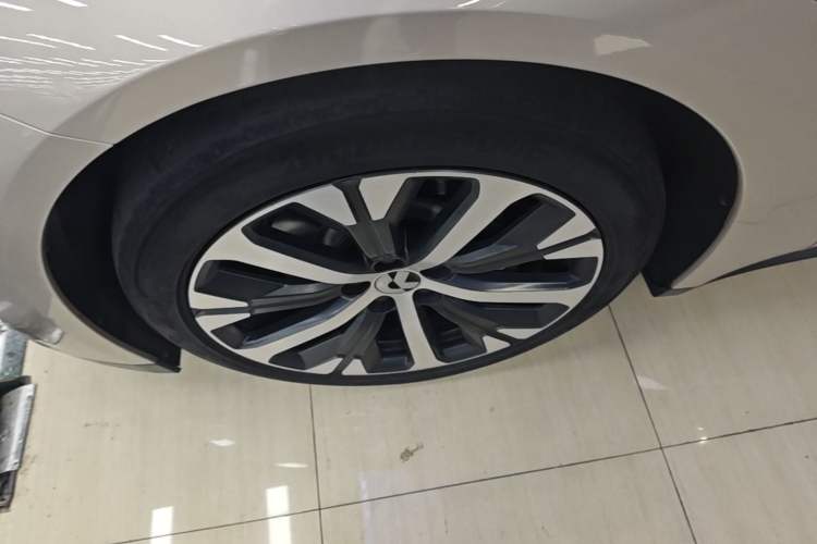 Used Nio ET7 2024 75 kWh Executive Edition Left Front Wheel Hub