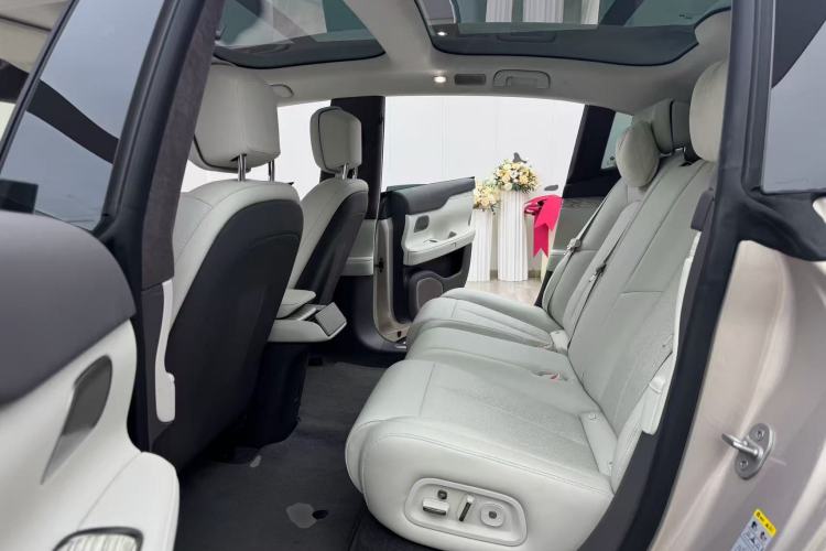 Used Nio ET7 2024 75 kWh Executive Edition Left Rear Seat