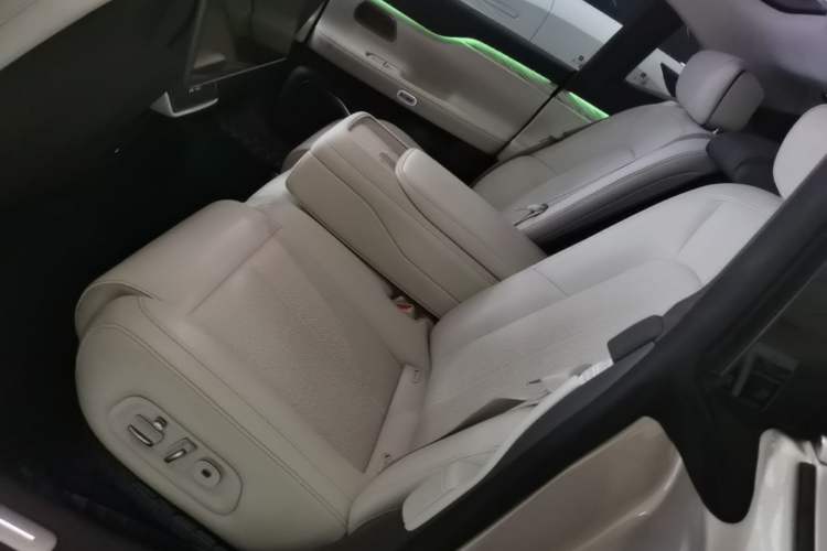 Used Nio ET7 2024 75 kWh Executive Edition Left Rear Seat