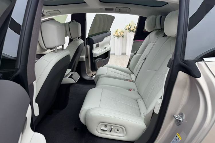 Used Nio ET7 2024 75 kWh Executive Edition Left Rear Seat