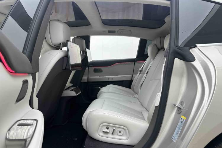 Used Nio ET7 2024 75 kWh Executive Edition Left Rear Seat