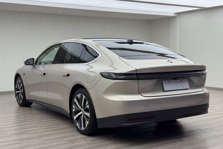 Used Nio ET7 2024 75 kWh Executive Edition Left Side