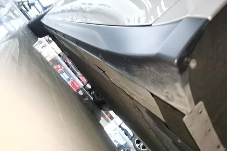 Used Nio ET7 2024 75 kWh Executive Edition Left Side Sill