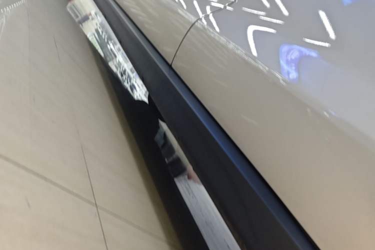 Used Nio ET7 2024 75 kWh Executive Edition Left Side Sill