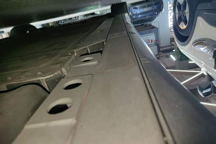 Used Nio ET7 2024 75 kWh Executive Edition Left Side Sill
