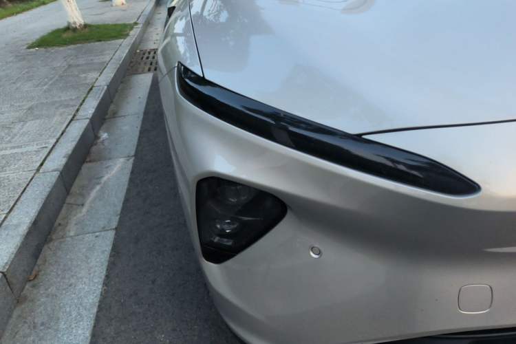Used Nio ET7 2024 75 kWh Executive Edition Right Front Headlight