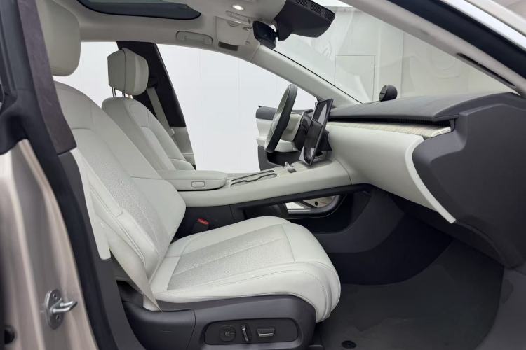Used Nio ET7 2024 75 kWh Executive Edition Right Front Seat
