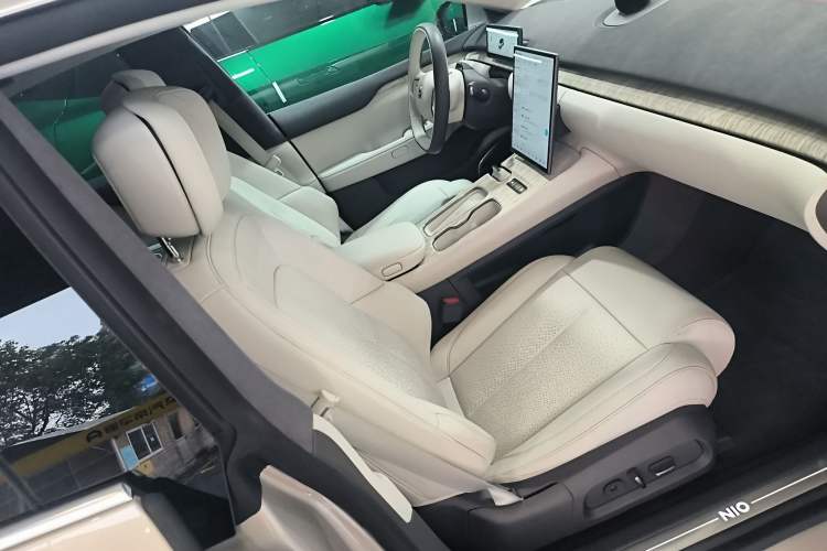 Used Nio ET7 2024 75 kWh Executive Edition Right Front Seat