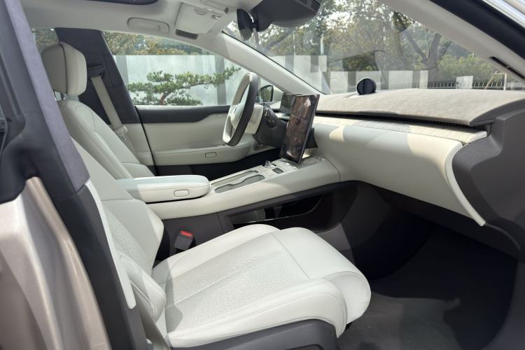 Used Nio ET7 2024 75 kWh Executive Edition Right Front Seat