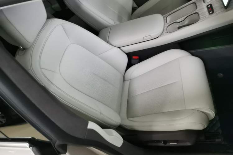Used Nio ET7 2024 75 kWh Executive Edition Right Front Seat
