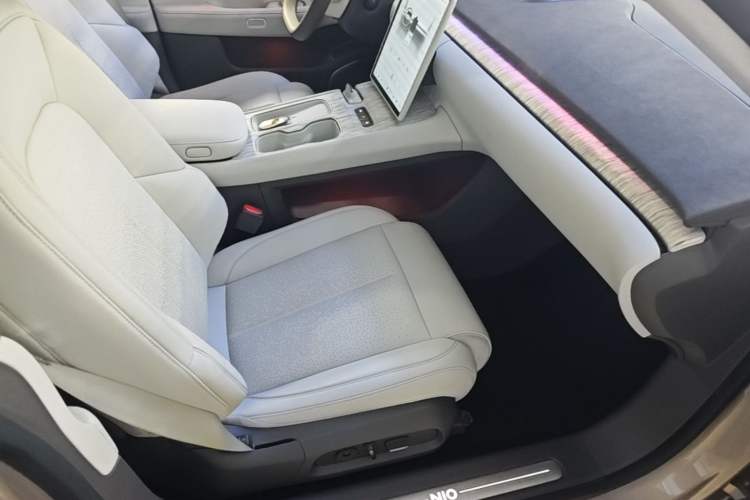 Used Nio ET7 2024 75 kWh Executive Edition Right Front Seat