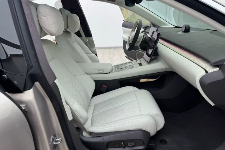 Used Nio ET7 2024 75 kWh Executive Edition Right Front Seat