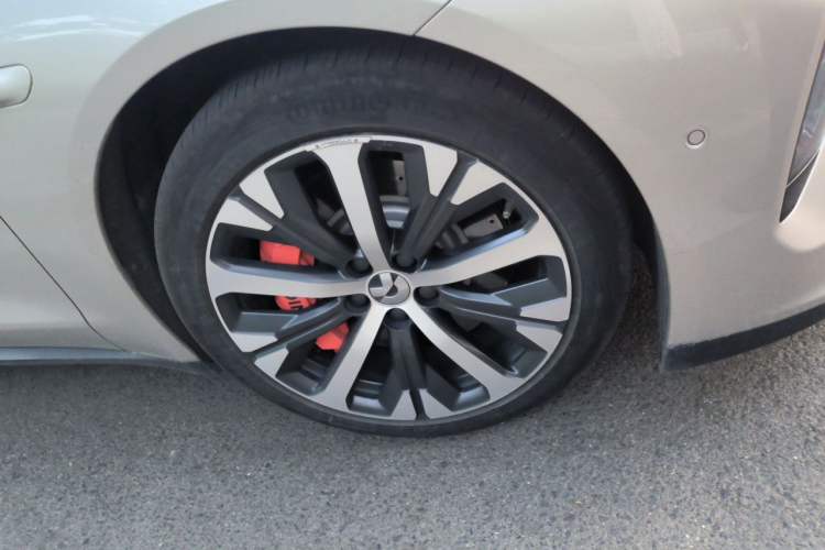 Used Nio ET7 2024 75 kWh Executive Edition Right Front Wheel Hub
