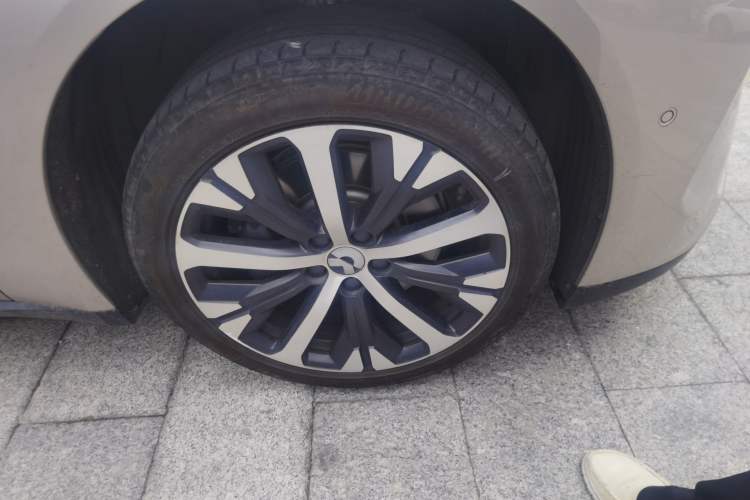 Used Nio ET7 2024 100kWh Executive Edition Right Front Wheel Hub