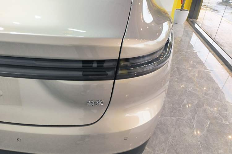 Used Nio ET7 2024 75 kWh Executive Edition Right Rear Taillight