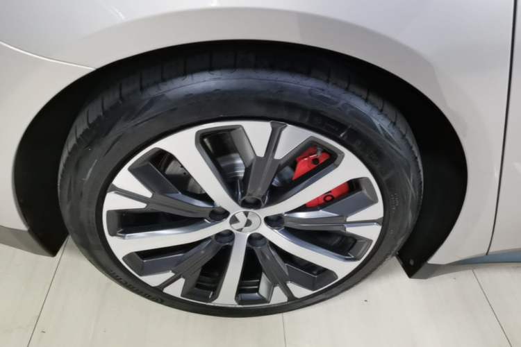 Used Nio ET7 2024 75 kWh Executive Edition Right Rear Wheel Hub