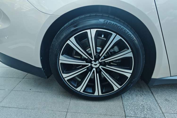 Used Nio ET7 2024 75 kWh Executive Edition Right Rear Wheel Hub