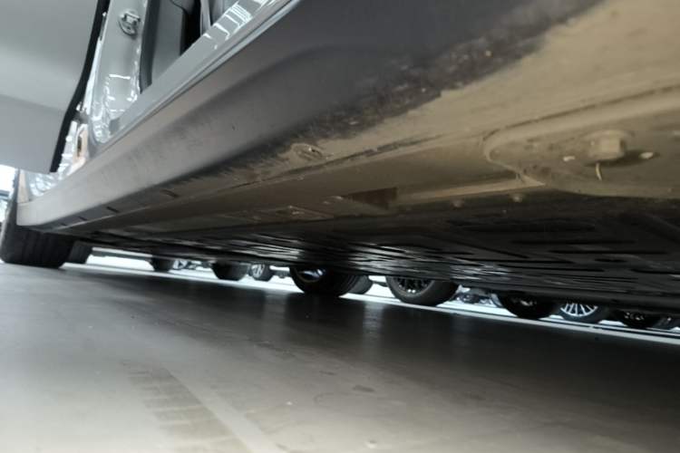 Used Nio ET7 2024 75 kWh Executive Edition Right Side Sill