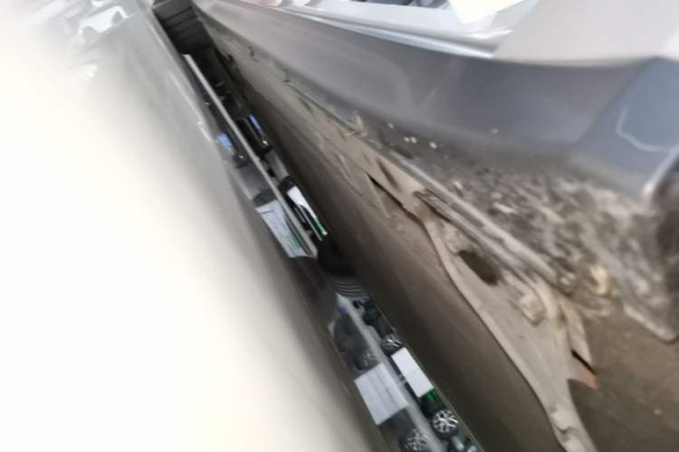 Used Nio ET7 2024 75 kWh Executive Edition Right Side Sill