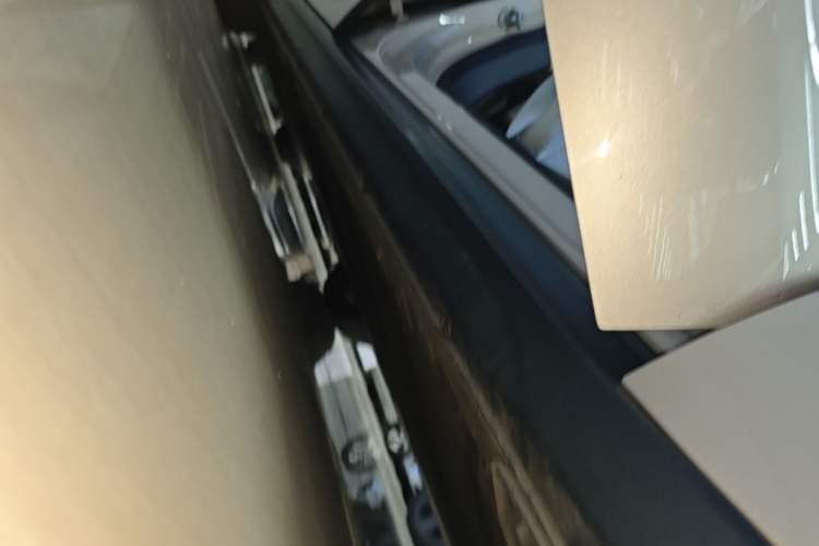 Used Nio ET7 2024 75 kWh Executive Edition Right Side Sill