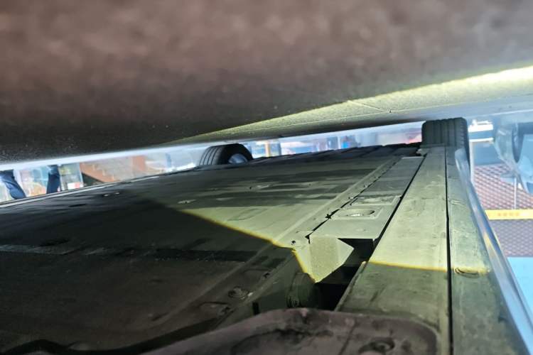 Used Nio ET7 2024 75 kWh Executive Edition Right Side Sill