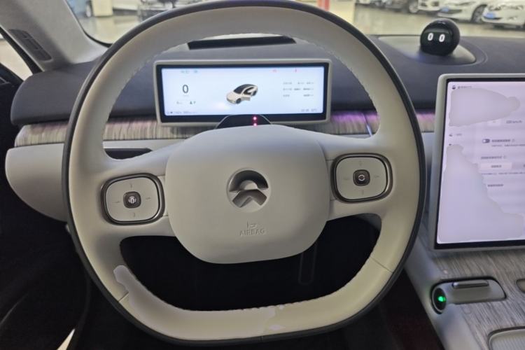 Used Nio ET7 2024 75 kWh Executive Edition Steering Wheel