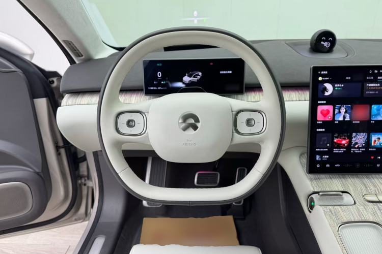 Used Nio ET7 2024 75 kWh Executive Edition Steering Wheel