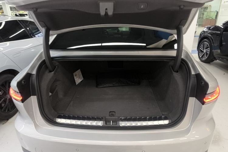 Used Nio ET7 2024 75 kWh Executive Edition Trunk