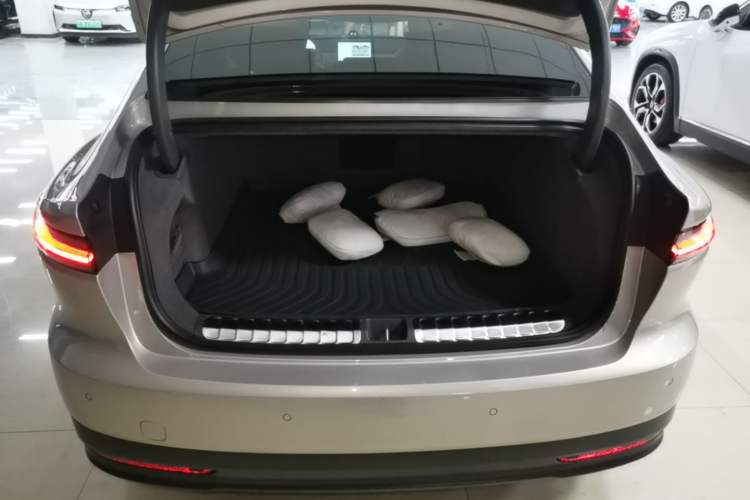 Used Nio ET7 2024 75 kWh Executive Edition Trunk