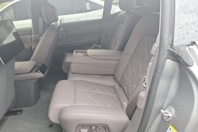 Used Nio ET7 2024 75 kWh Executive Signature Edition Left Rear Seat