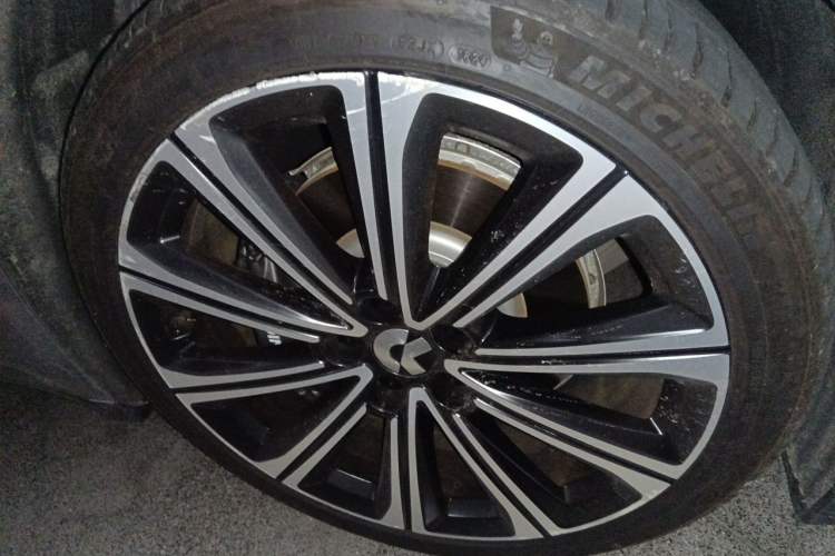 Used Nio ET7 2024 75 kWh Executive Signature Edition Right Front Wheel Hub