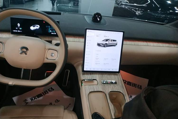 Used Nio ET7 2024 75 kWh Executive Signature Edition Audio And AC Panel
