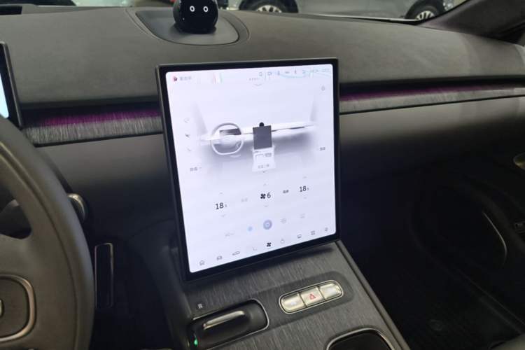 Used Nio ET7 2024 75 kWh Executive Signature Edition Audio And AC Panel