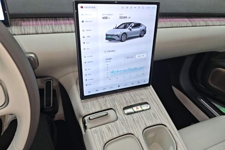 Used Nio ET7 2024 75 kWh Executive Signature Edition Audio And AC Panel