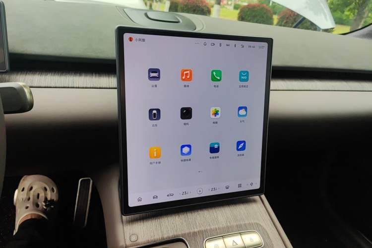 Used Nio ET7 2024 75 kWh Executive Signature Edition Audio And AC Panel