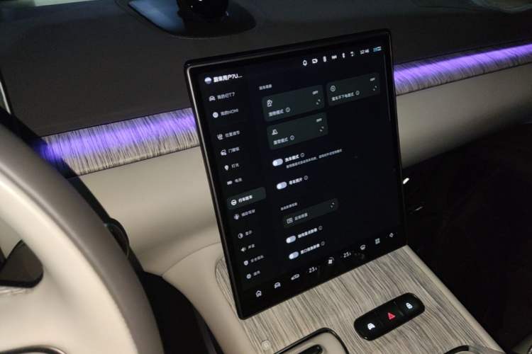 Used Nio ET7 2024 75 kWh Executive Signature Edition Audio And AC Panel