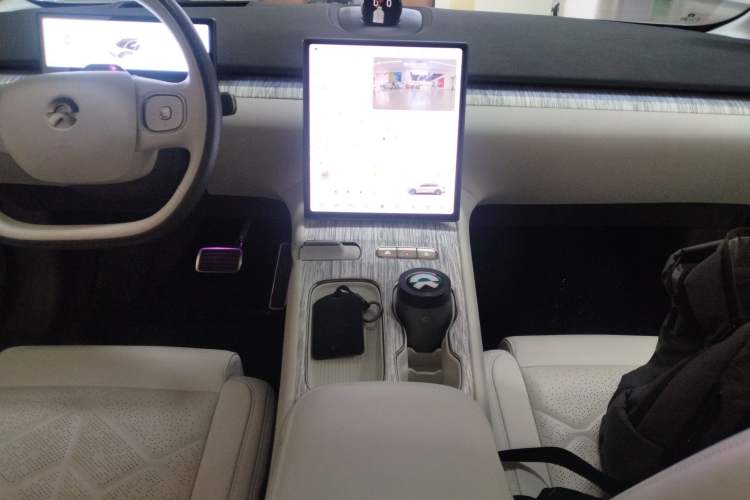 Used Nio ET7 2024 75 kWh Executive Signature Edition Audio And AC Panel