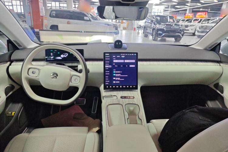 Used Nio ET7 2024 75 kWh Executive Edition Center Console