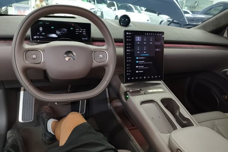 Used Nio ET7 2024 75 kWh Executive Signature Edition Center Console