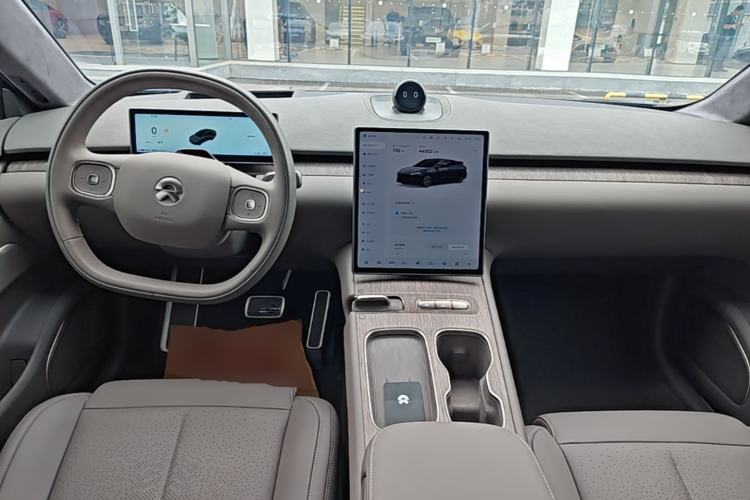 Used Nio ET7 2024 75 kWh Executive Edition Center Console