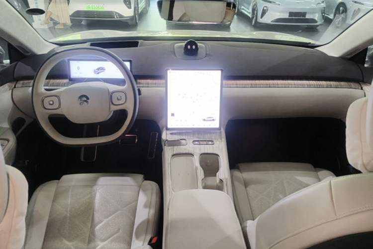 Used Nio ET7 2024 75 kWh Executive Signature Edition Center Console