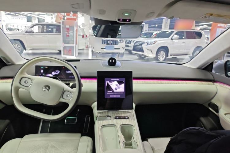 Used Nio ET7 2024 75 kWh Executive Signature Edition Center Console