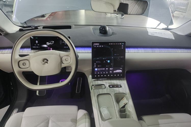 Used Nio ET7 2024 75 kWh Executive Signature Edition Center Console