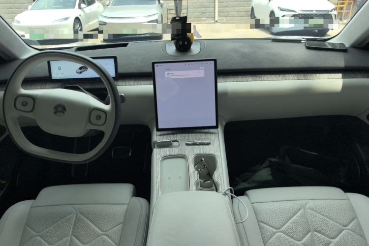 Used Nio ET7 2024 75 kWh Executive Edition Center Console